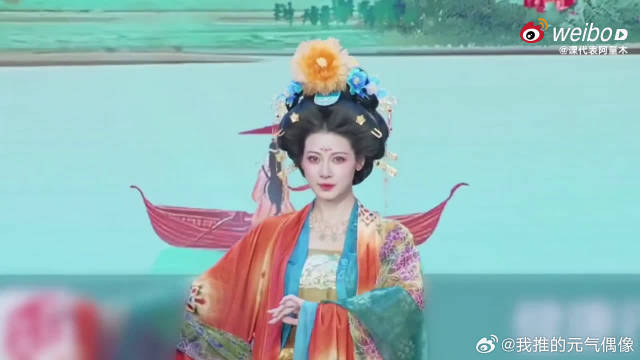 赵昭仪路透憋笑瞬间超甜圈粉