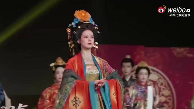 赵昭仪国风造型美出圈，下一秒笑眼弯弯反差萌