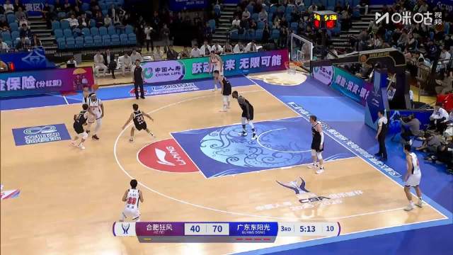 这难道不香吗？徐杰外线三分连续命中！单节已经命中5记三分球了！