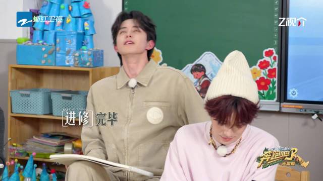 敖瑞鹏接龙画画查手机，揭秘画的是沃尔沃车标