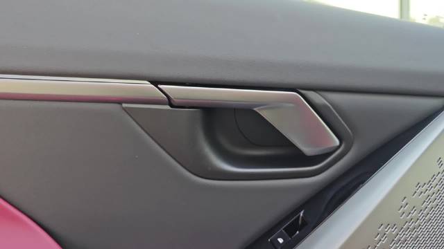 类奥迪A8L的机械+电子门把手一体化