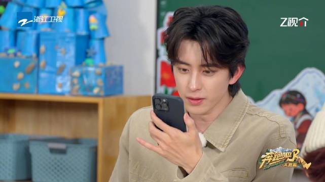 敖瑞鹏接龙画画查手机秒想沃尔沃