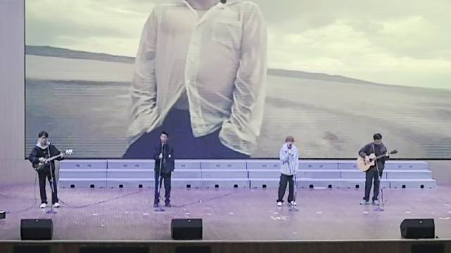 高中生翻唱陶喆周杰伦歌曲引80后共鸣