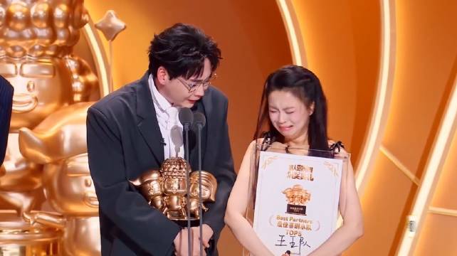 《喜人奇妙夜2》收官王王队获奖引泪目