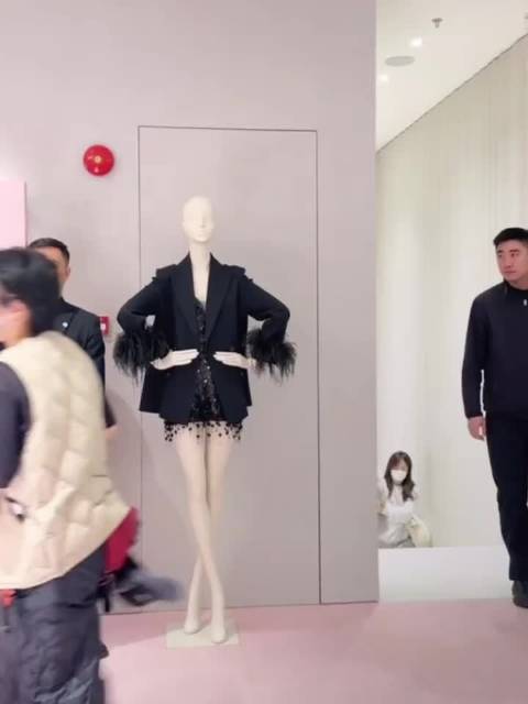 赵露思今天线下活动生图视频，露露状态很好！