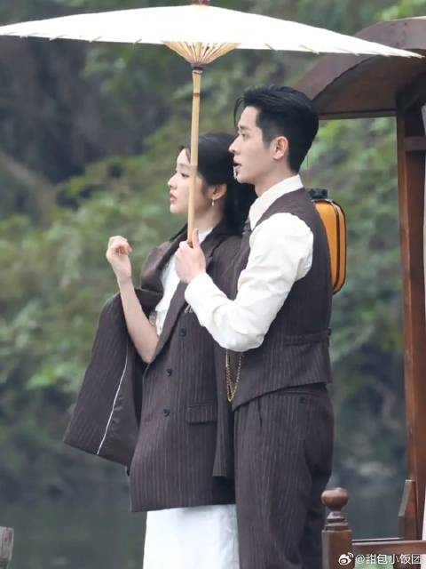 《玉簟秋》新路透，丞磊徐若晗雨中游船撑伞，郎才女貌简直绝配