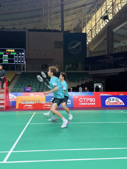 梁伟铿蒋振邦2比0强势碾压程星吴蔚昇