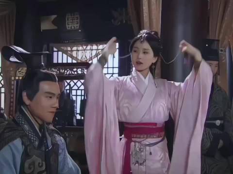 刘诗诗陈法拉风中奇缘演绎皇后夫人尊卑对峙