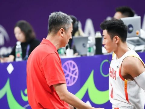 男篮惨败后恐换血？胡明轩张镇麟危险了：郭士强会放弃高诗岩吗？