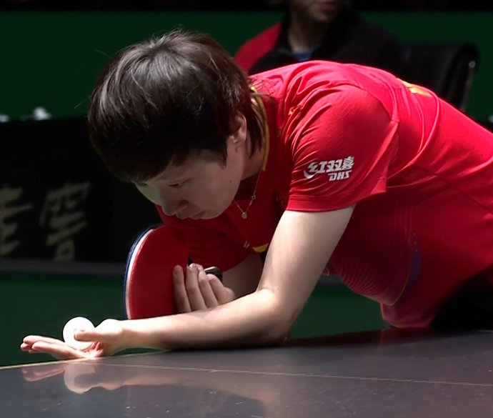 王曼昱带伤逆转伊藤美诚，决胜局11-2碾压