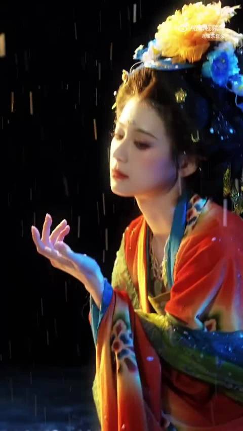 赵昭仪牡丹仙子造型惊艳亮相，古韵美尽显反差感