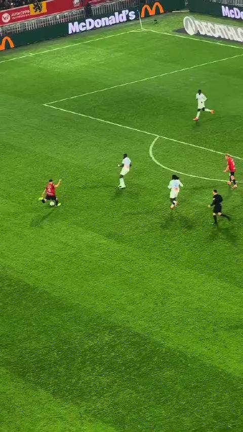 格林伍德世纪进球被里尔门将神扑化解