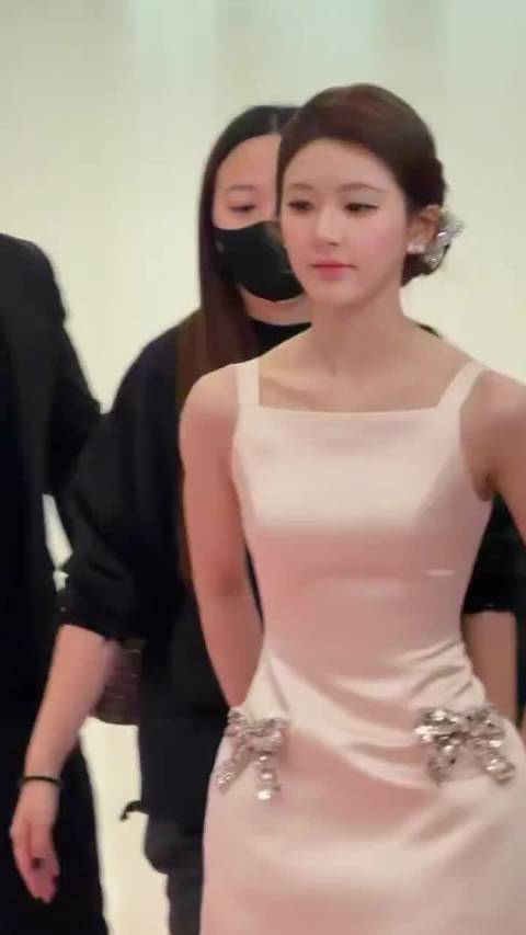 露露还是那么漂亮