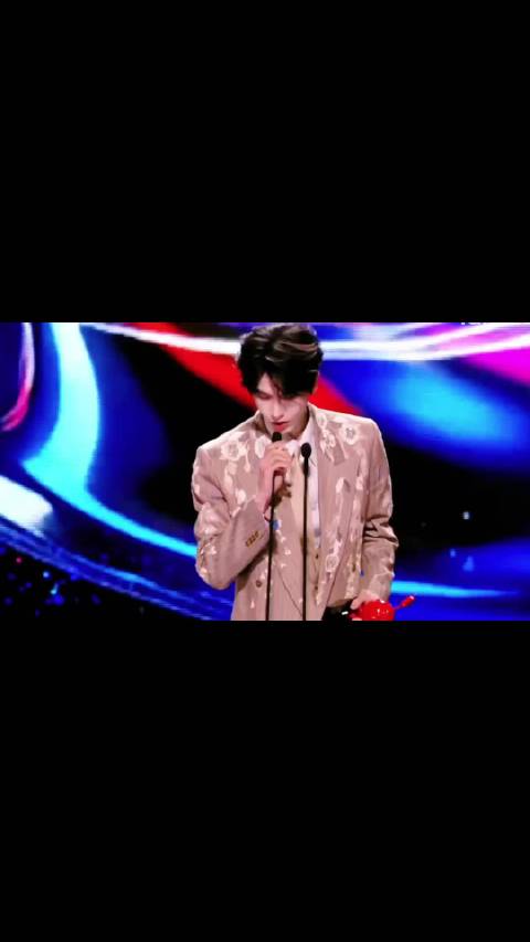张凌赫这套好帅呀～ 全场尖叫