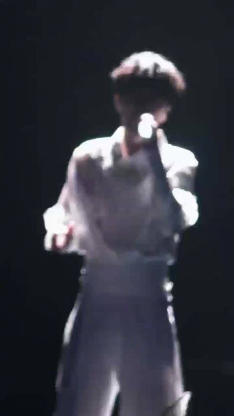 周传雄北极雪舞台引发初雪热议