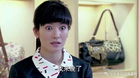 老总上自家商场买包，被店员瞧不起，李晟李佳航夫妻俩合作出演