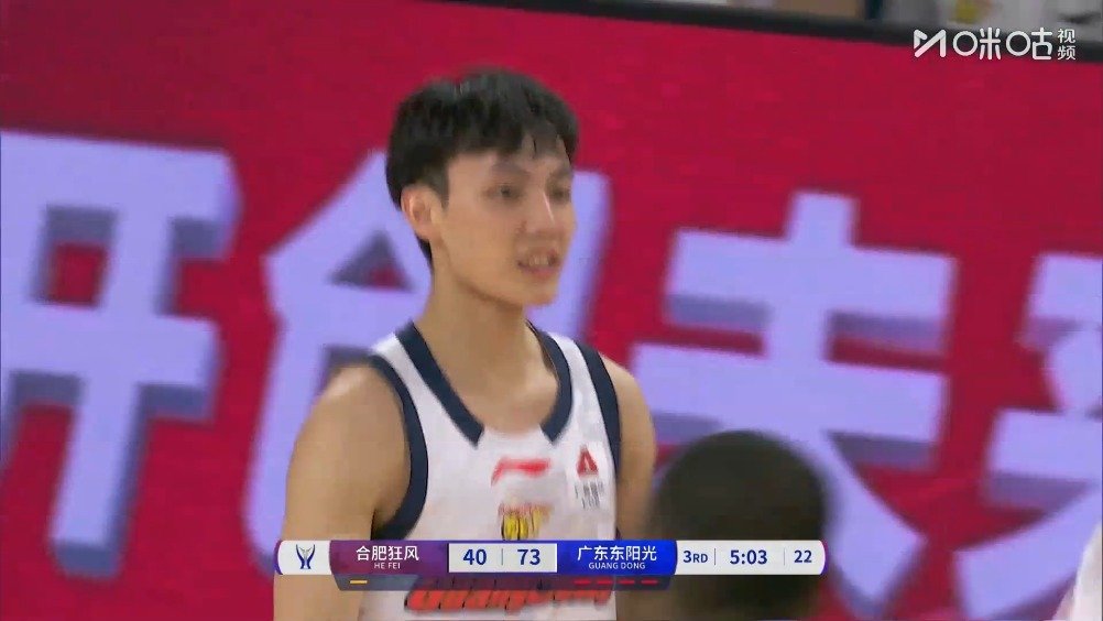 被打成表演赛了！ @徐杰_02 外线三分连续命中！单节已经命中5记三分球了！