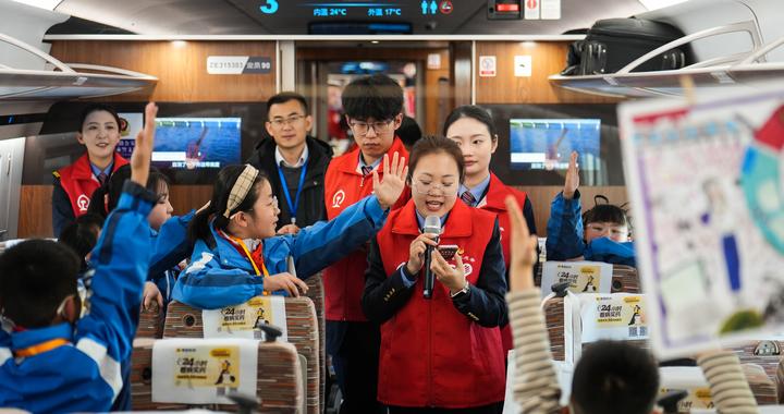 西延高铁迎来“护路体验官”#