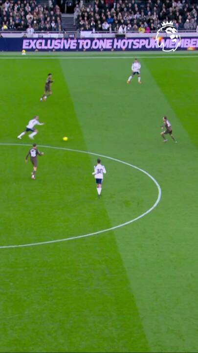 自铲自销，西蒙斯中场抢断后长途奔袭一条龙破门