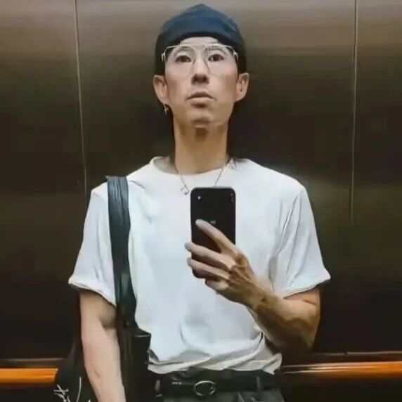 爆米花 | 吴建豪瘦到脱相，月底演唱会确定只有F3？顶流嫌犯的“纯狱风”又有新皮肤了？GD的狼外婆造型，“偷感”好强啊！