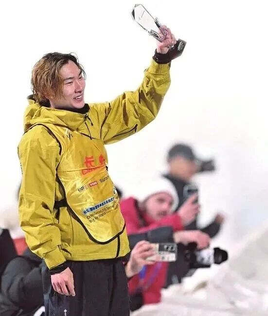 山西运动员苏翊鸣，再夺冠！