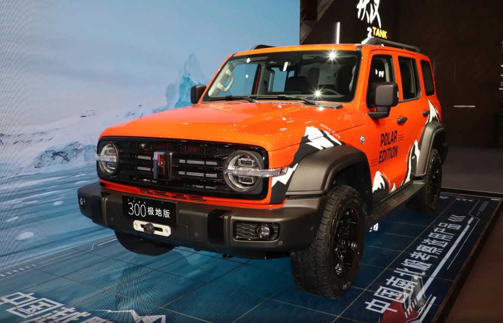 坦克300柴油极地版，2.4T动力，专属拉花，定价克制是关键