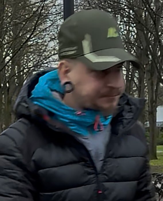 英国一男子与邻居争吵，骂对方是酒吧女招待、育有两子的邻居“肥胖”，被罚款942元