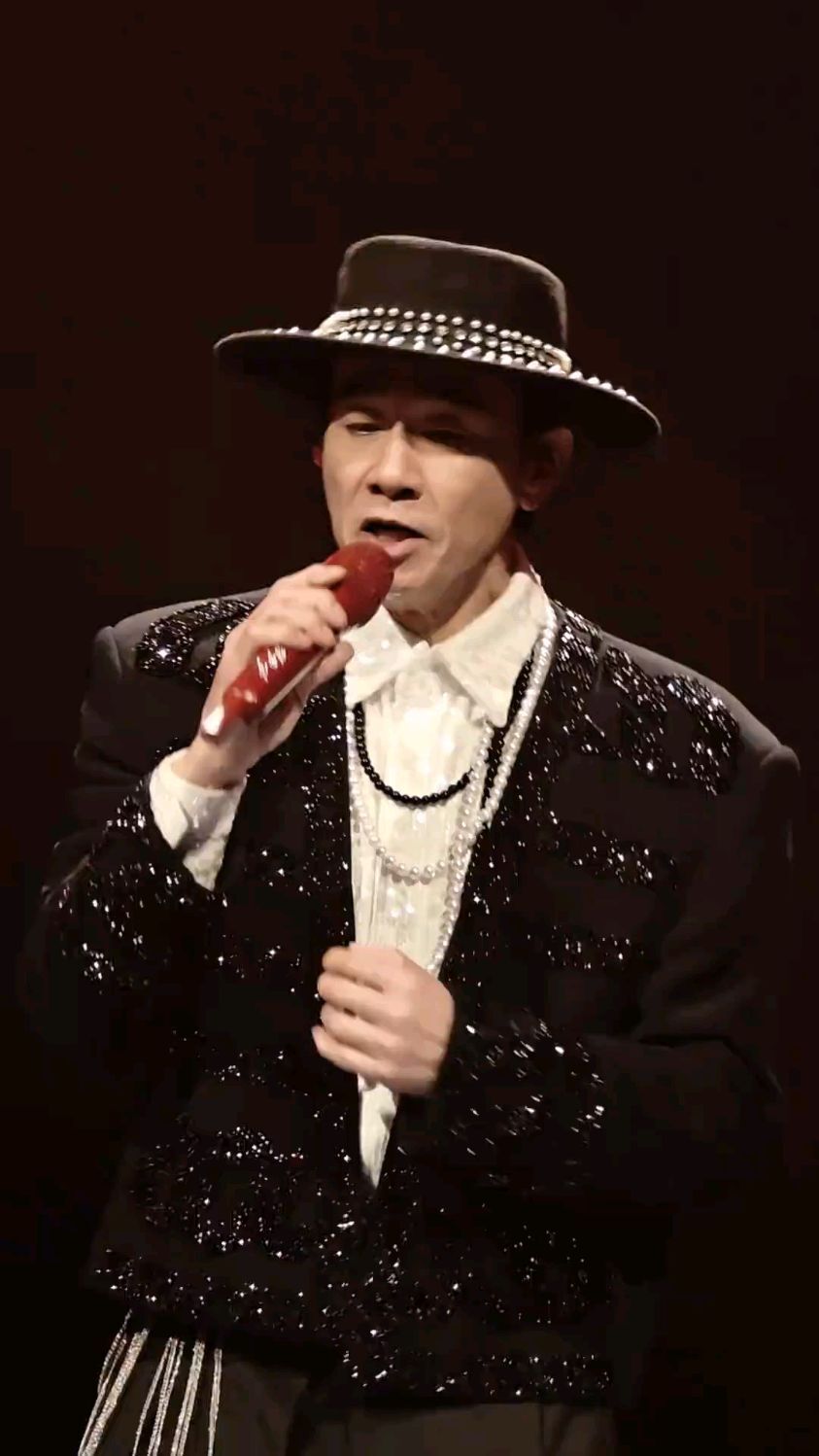 从“备胎歌王”到人生赢家，陈小春如何将一手烂牌打成王炸？