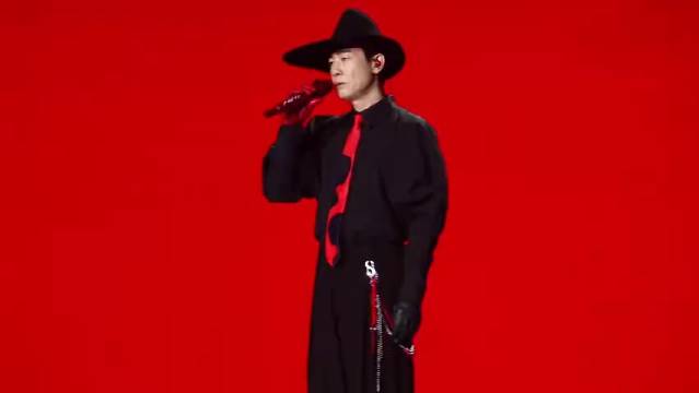 陈小春宁波巡演唱《街角的晚风》引燃全场