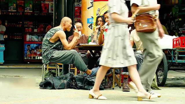 劫匪A：兄弟我被打到了