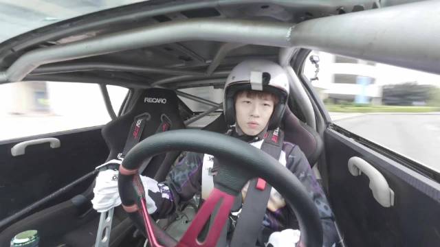 飘移花絮2.0 来咯 近距离欣赏一下赛车手