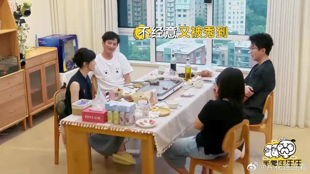 李维嘉大学打工，一小时赚的比papi酱一周都多，太震惊！