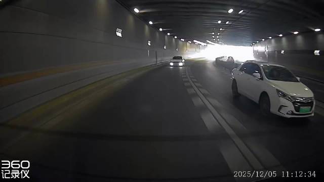 雷克萨斯已经意识到了，但大多数司机不看后视镜