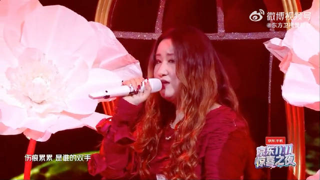 锤娜丽莎米尔艾力组王炸联盟，机器人助阵引爆舞台