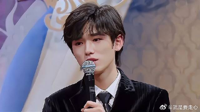 宋亚轩说反话道出王牌家族综艺感，花花：完了爆料了！