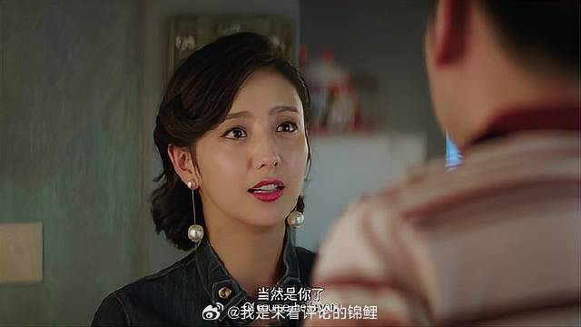 姑娘忍痛和小伙道别，看他一脸小孩样，彻底绷不住了