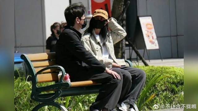 高圆圆赵又廷亲吻秀恩爱 婆媳互动曝光