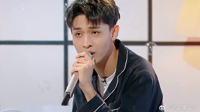 秦霄贤演唱《孤独患者》，深情满满，太好听了！