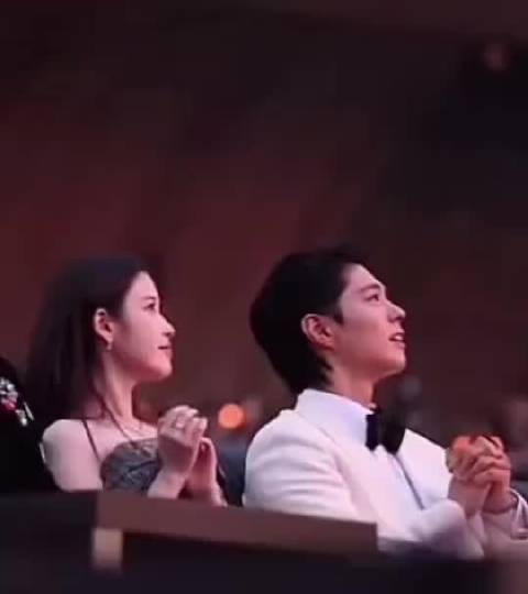 IU朴宝剑AAA颁奖礼现场聆听林俊杰全开麦演唱