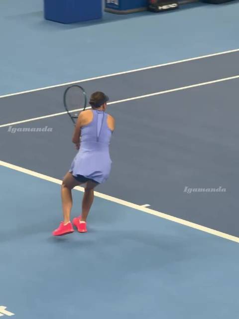 阿尼西莫娃反手球速超阿卡辛纳获赞教科书级别