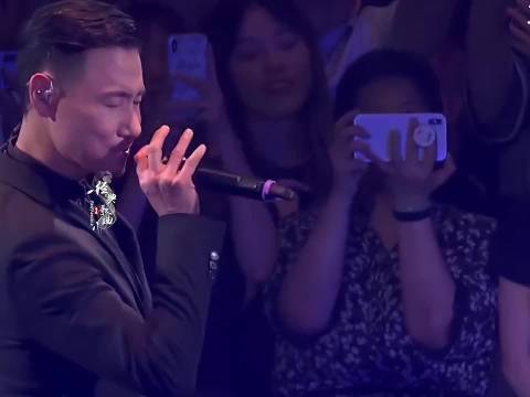 《繁花》无牵手镜头却细腻刻画情愫，胡歌辛芷蕾演绎暗涌爱意