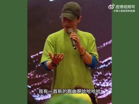 陈小春演唱《街角的晚风》诠释孤独沧桑