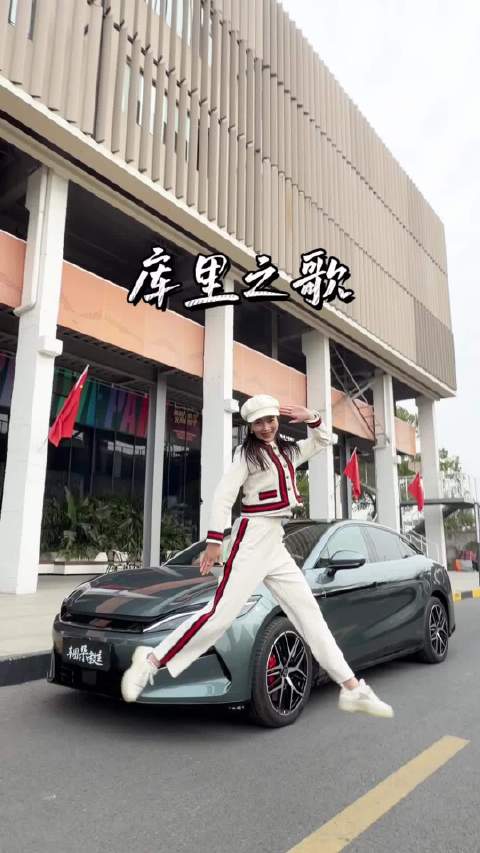 视频：周一好呀！朵教主挑战和100辆新车合拍女团舞，朵姐用魔鬼步喊你们起床啦