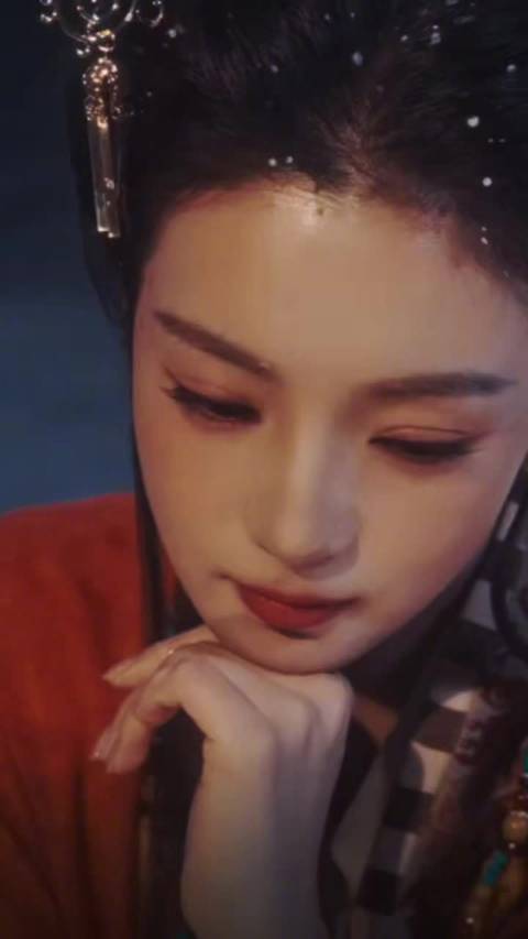 国风女艺人古装造型惊艳，古典气韵浑然天成