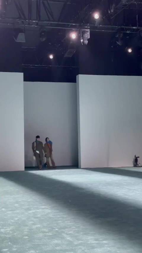 韩火火时装秀江疏影周雨彤等明星助阵