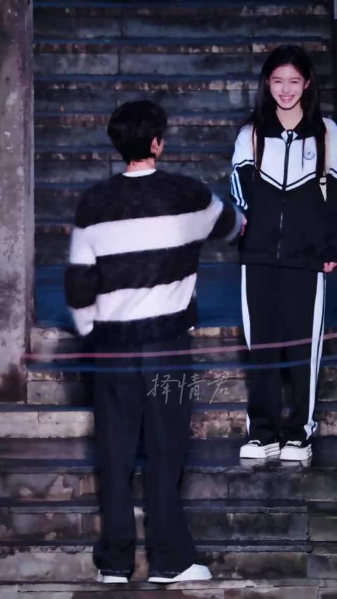 张静禅李微意青春互动引关注，林一艾米校园篇受期待