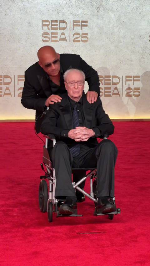 92岁影星迈克尔·凯恩演绎多部经典角色