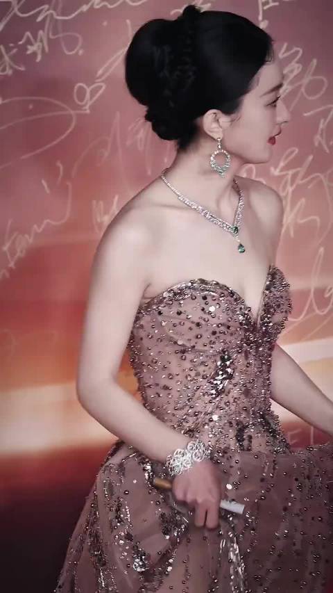 赵丽颖今年作品锐减，白玉兰奖尖叫之夜均缺席