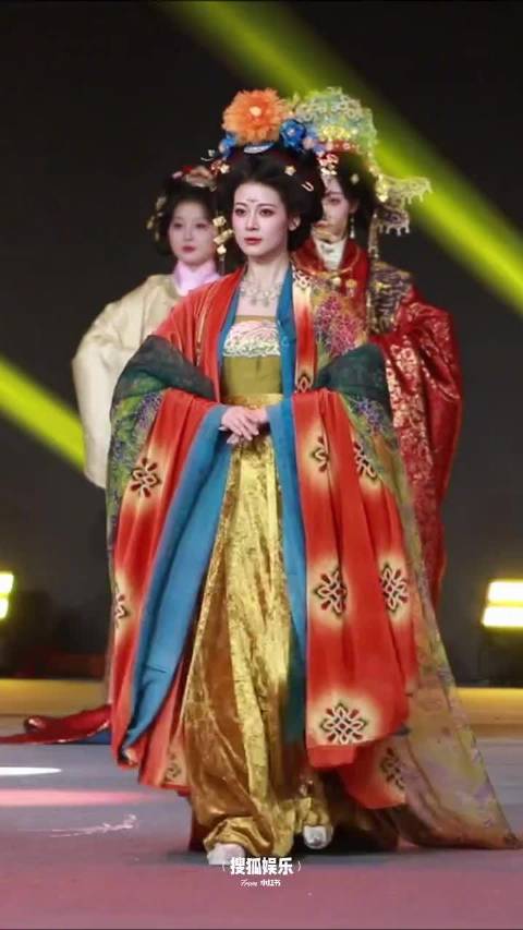 赵昭仪唐风造型好有古韵啊！ 很有些野心家的味道 感觉可以演武昭仪