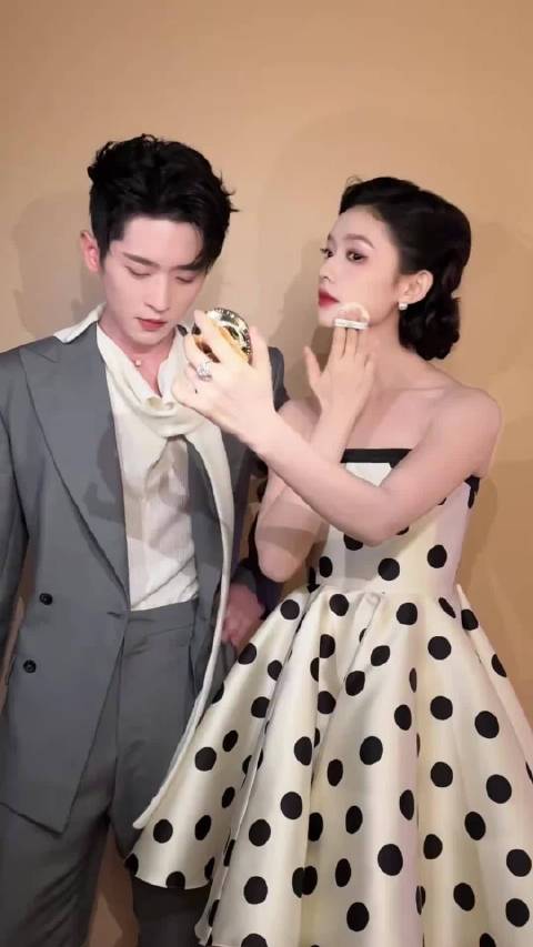 至今不知道丞磊尖叫之夜拍了多少条视频